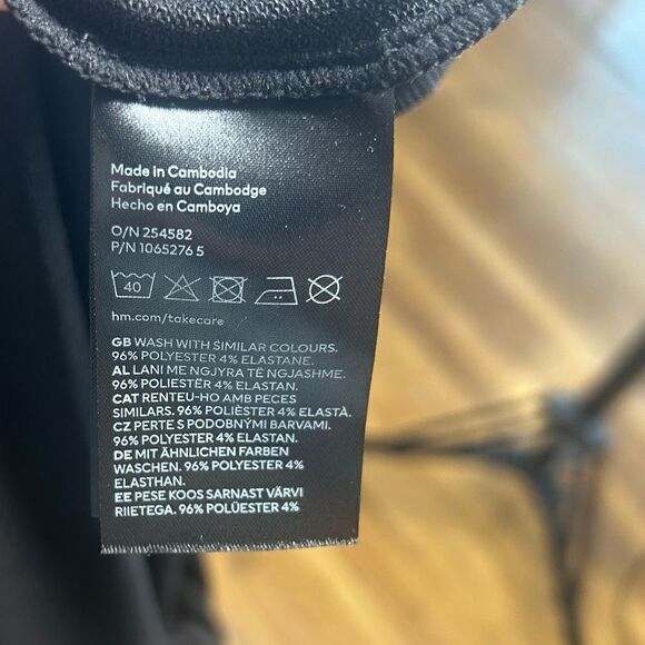 H&M Divided Triangle Top MINI BODYCON DRESS IN BLACK - Picture 9 of 13